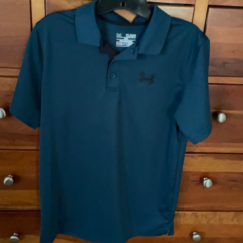 Like new Boys Under Armour Heatgear Polo
